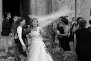 Folata di vento al lancio del riso