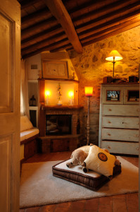 interno villa San Gimignano toscana