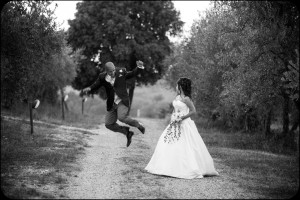 Sposa e sposo campagna toscana nel chianti San Gimignano