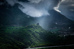 Castello in valle d'aosta dopo un temporale